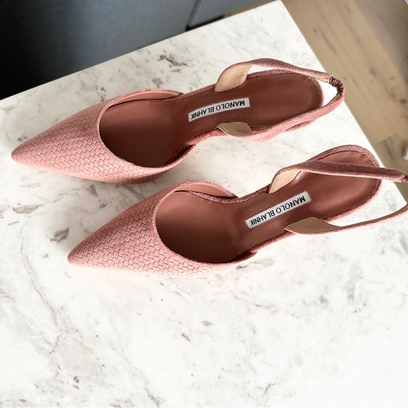 MANOLO BLAHNIK Carolyne Textured Suede Mid-Heel Slingback Pump in Pink (Size 38) - Picture 4 of 13